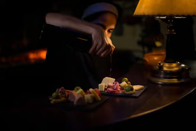 Cena tradicional y espectáculo